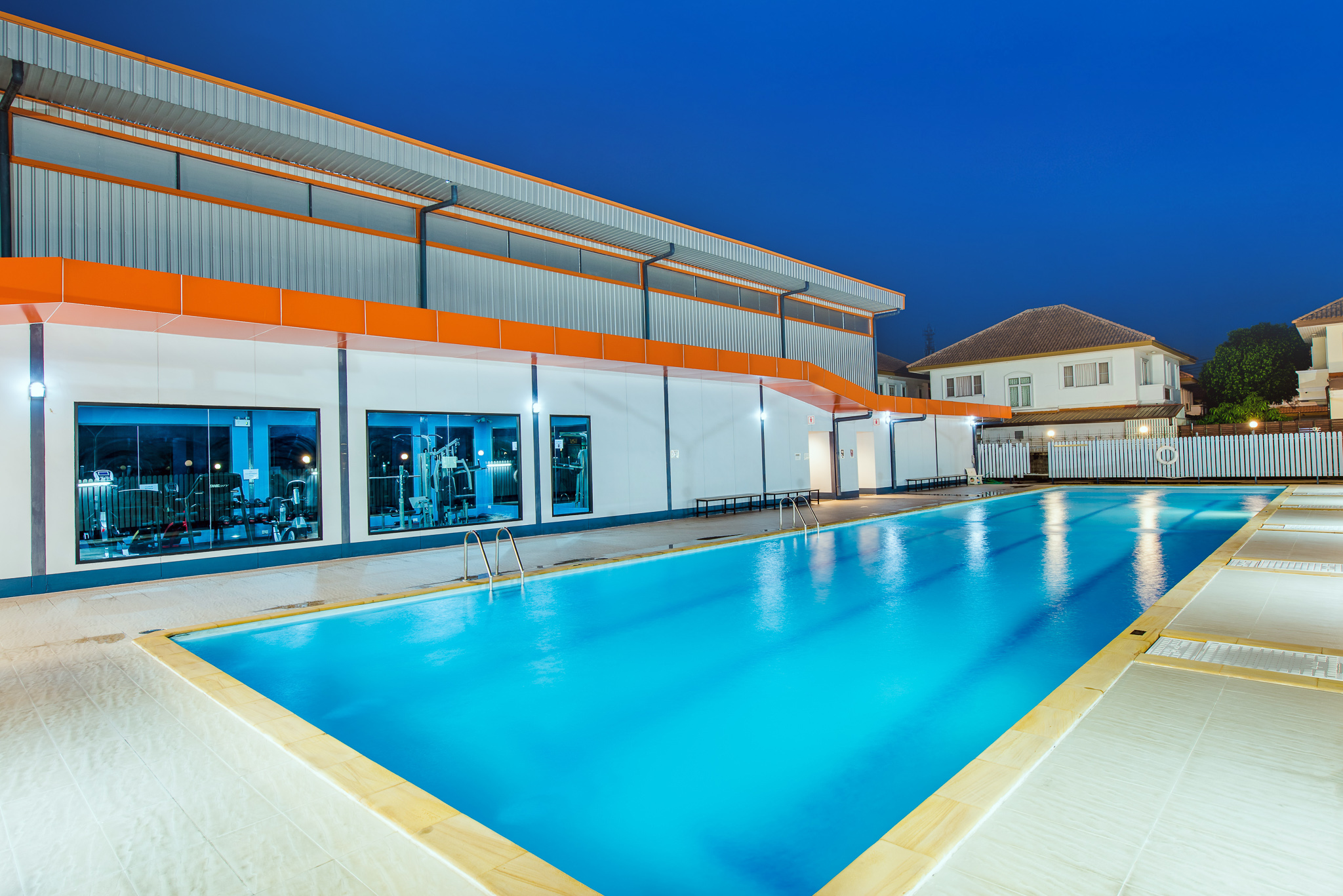 สระว่ายน้ำ