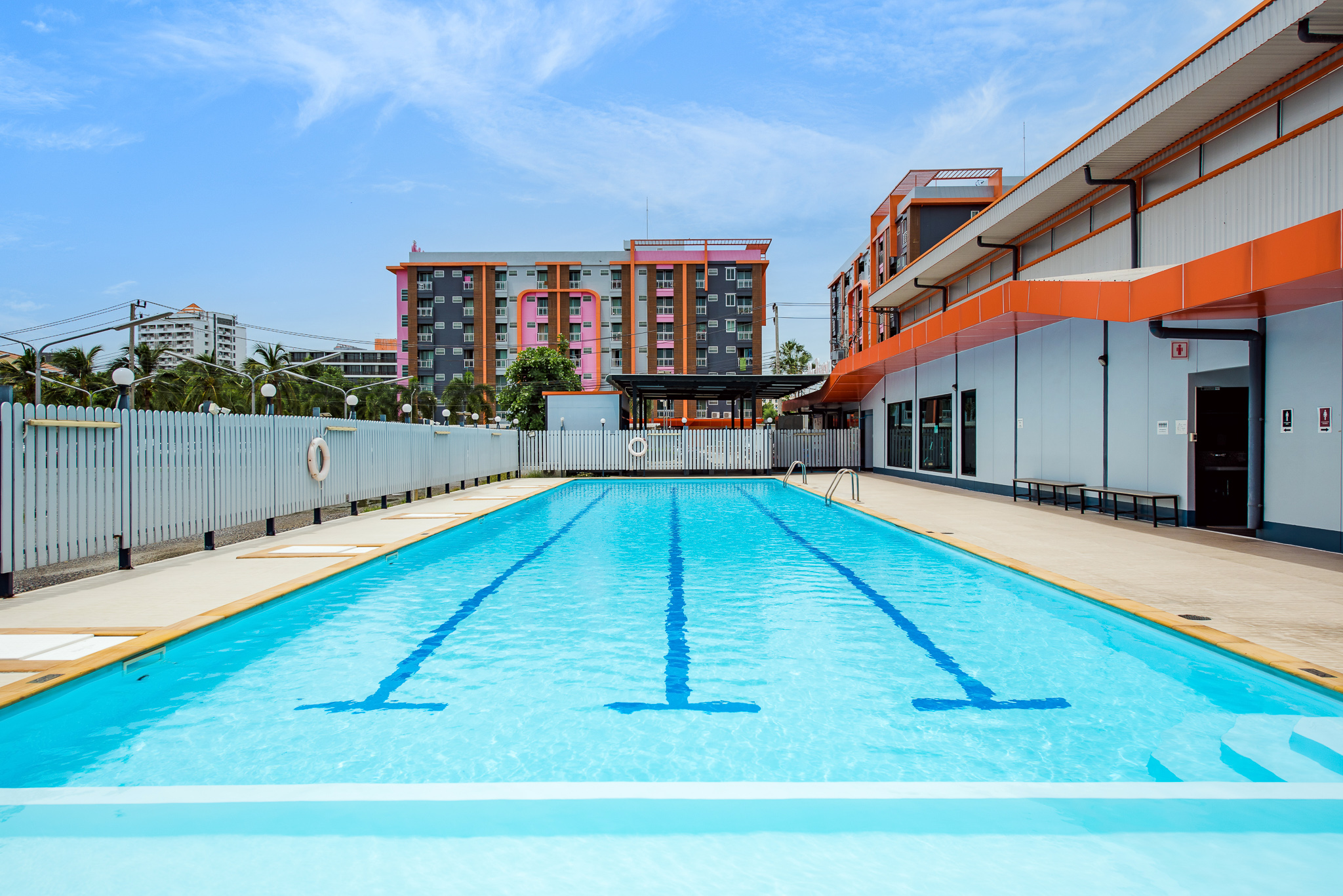 สระว่ายน้ำ