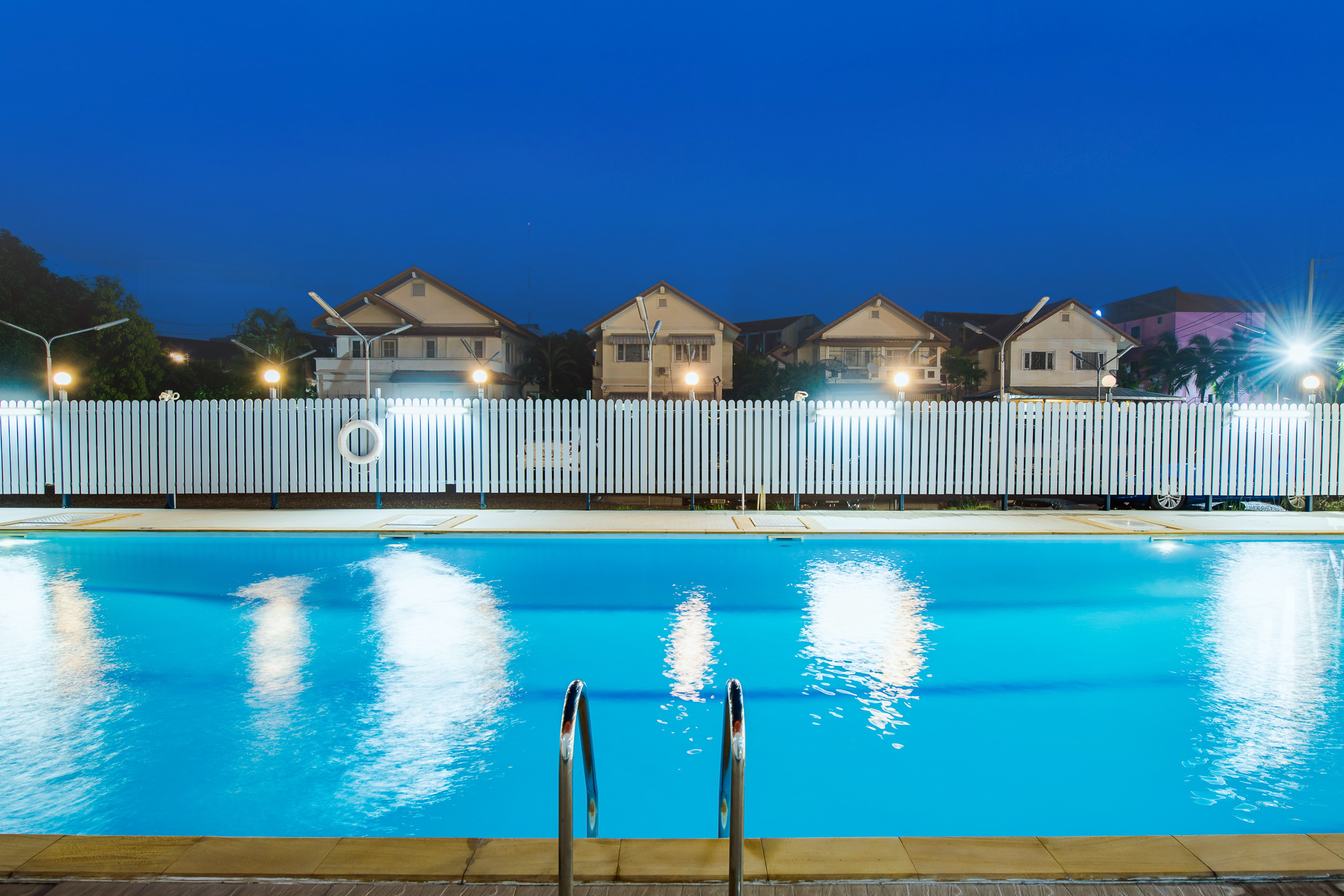 สระว่ายน้ำ