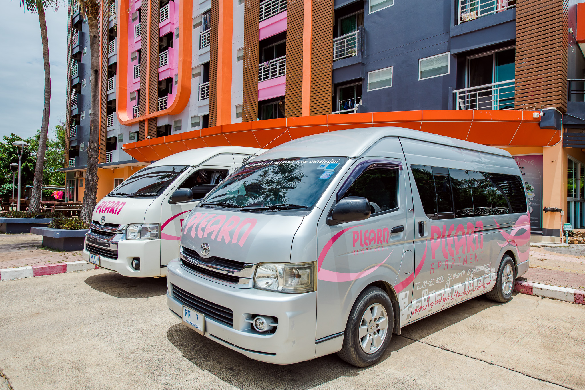 รถตู้บริการรับ-ส่ง